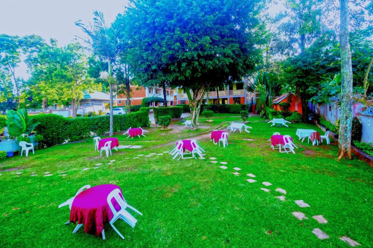 Royal Lake View Gardens Kampala Exterior foto